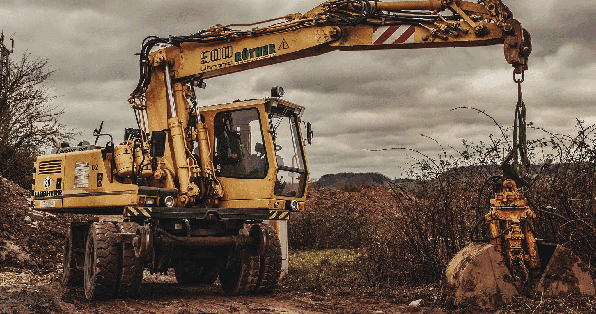 A picture of a construction worker on the job.